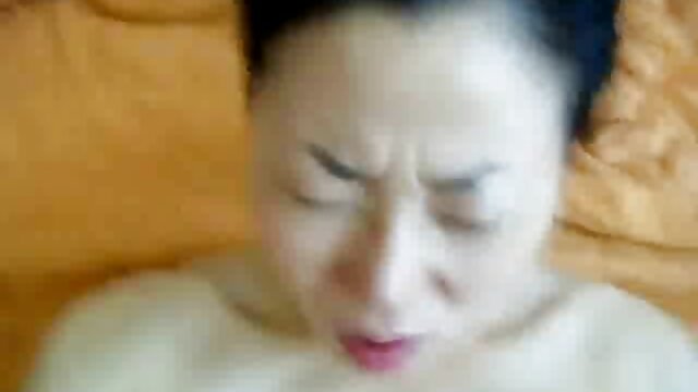 Quality contorol :  Ebony wong relaxes ing kamar hotel karo amba-bokong dewi Hot porno 